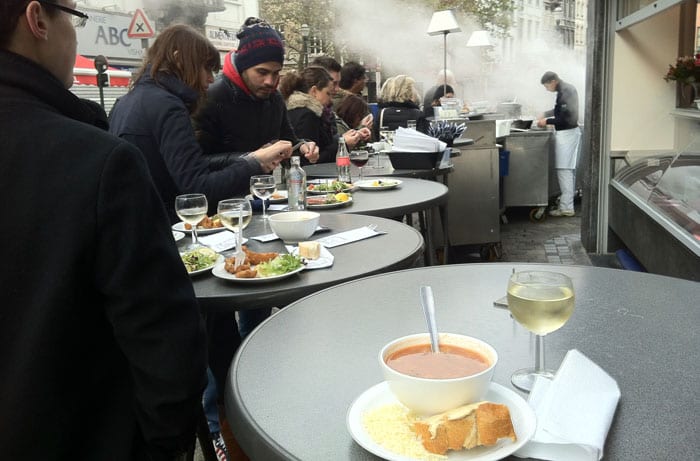 Aunque haga frio nos vamos a la terraza aunque-haga-frio-la-gente-sale-a-las-terrazas — Vivir en Bruselas, Bélgica