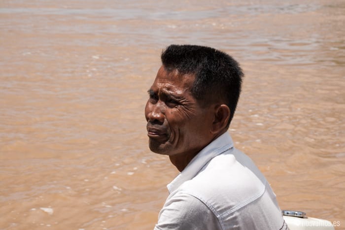 Y nuestro barquero — 4000 islas, Laos